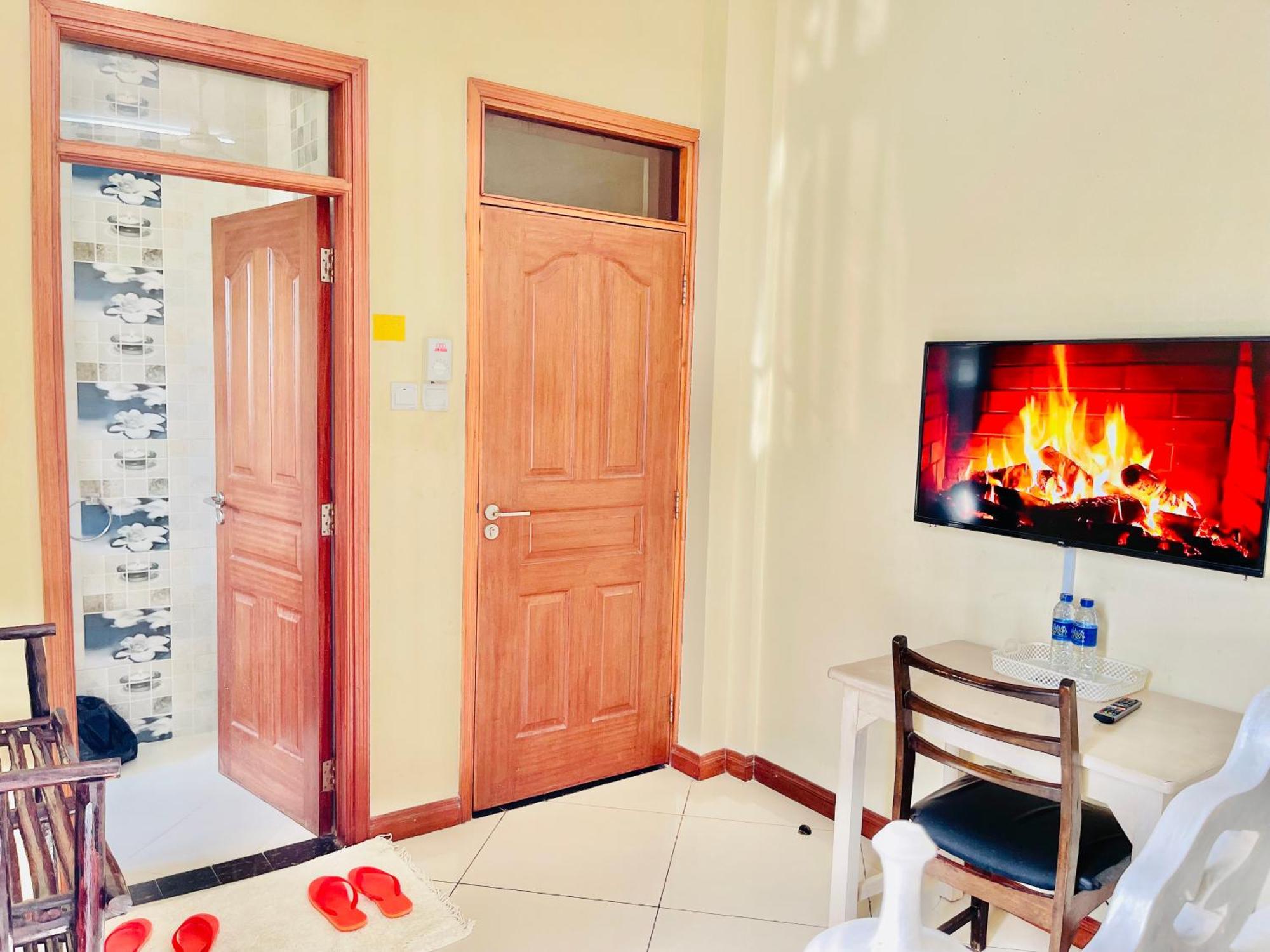 Elna'S Nyali - Work & Unwind - Pool, Sea Views, Ac & Fast Wi-Fi Bed & Breakfast Mombasa Exterior foto