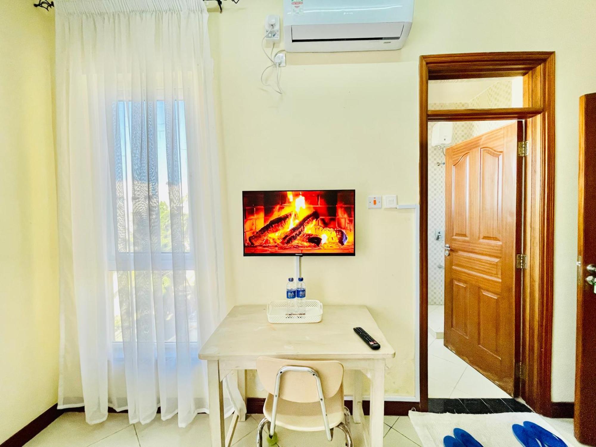 Elna'S Nyali - Work & Unwind - Pool, Sea Views, Ac & Fast Wi-Fi Bed & Breakfast Mombasa Exterior foto