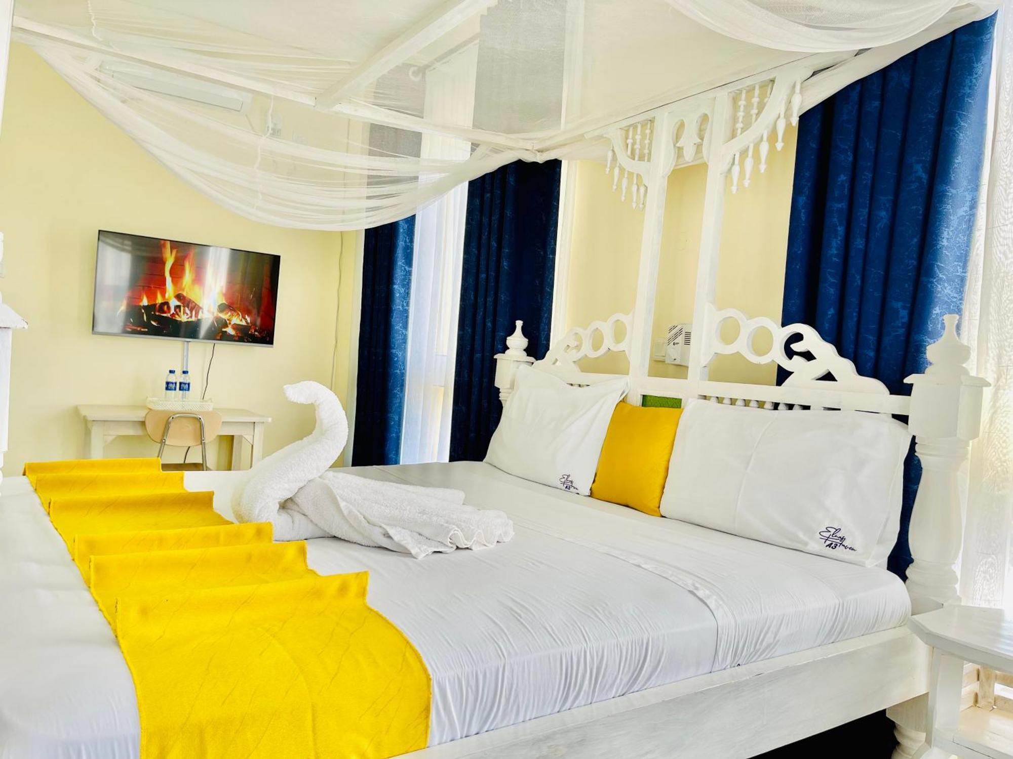 Elna'S Nyali - Work & Unwind - Pool, Sea Views, Ac & Fast Wi-Fi Bed & Breakfast Mombasa Exterior foto
