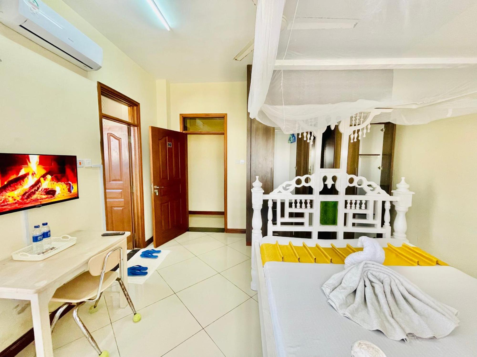 Elna'S Nyali - Work & Unwind - Pool, Sea Views, Ac & Fast Wi-Fi Bed & Breakfast Mombasa Exterior foto