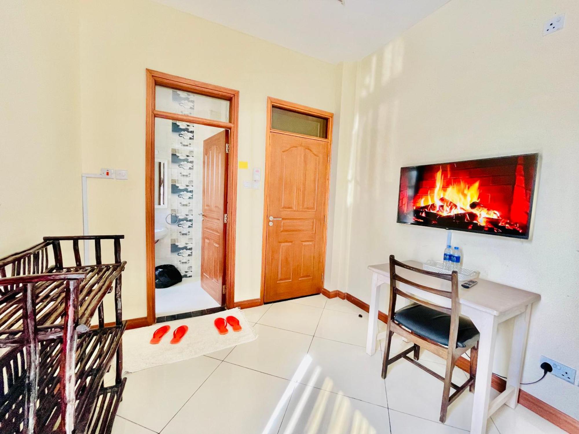 Elna'S Nyali - Work & Unwind - Pool, Sea Views, Ac & Fast Wi-Fi Bed & Breakfast Mombasa Exterior foto