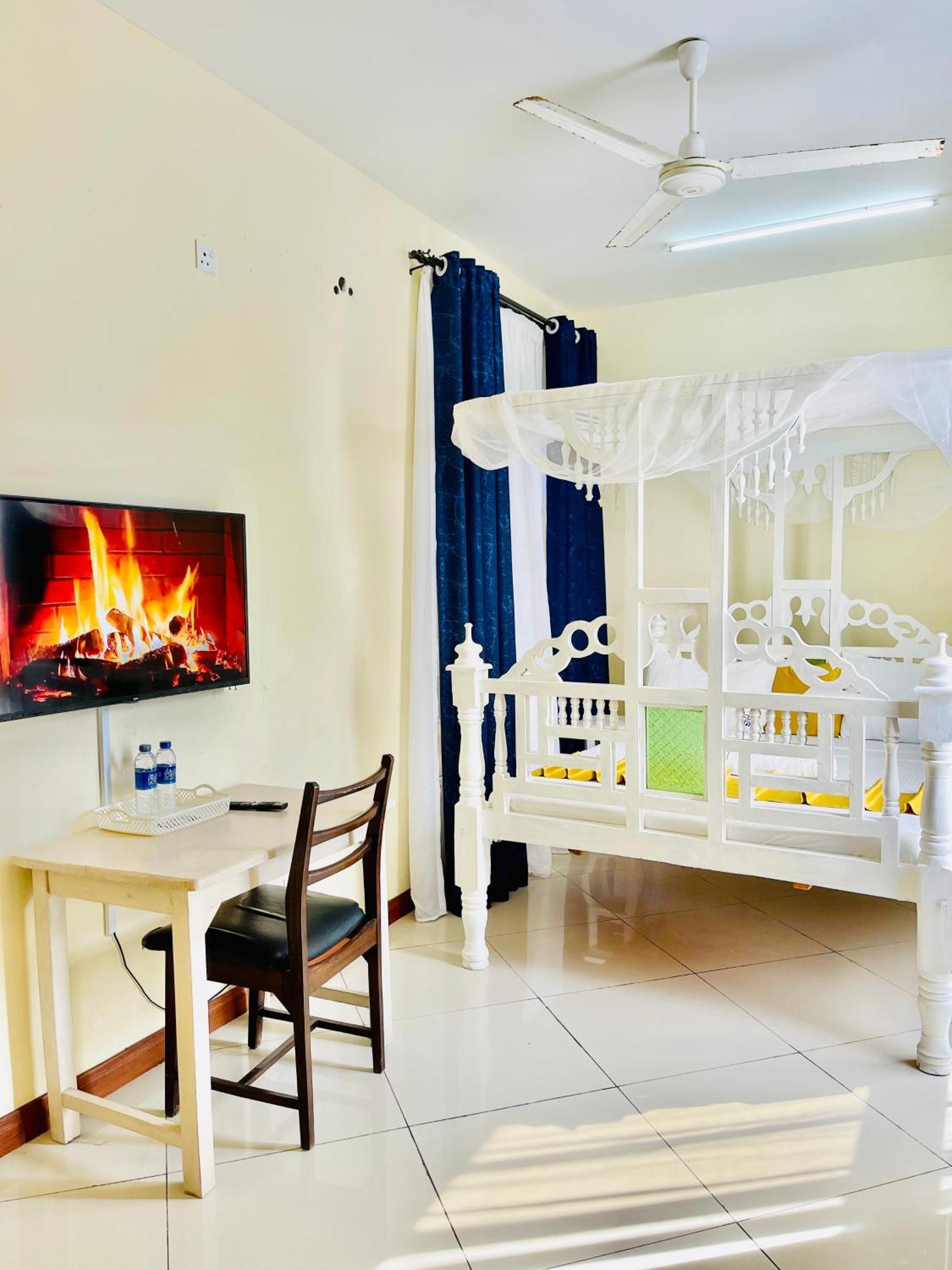 Elna'S Nyali - Work & Unwind - Pool, Sea Views, Ac & Fast Wi-Fi Bed & Breakfast Mombasa Exterior foto