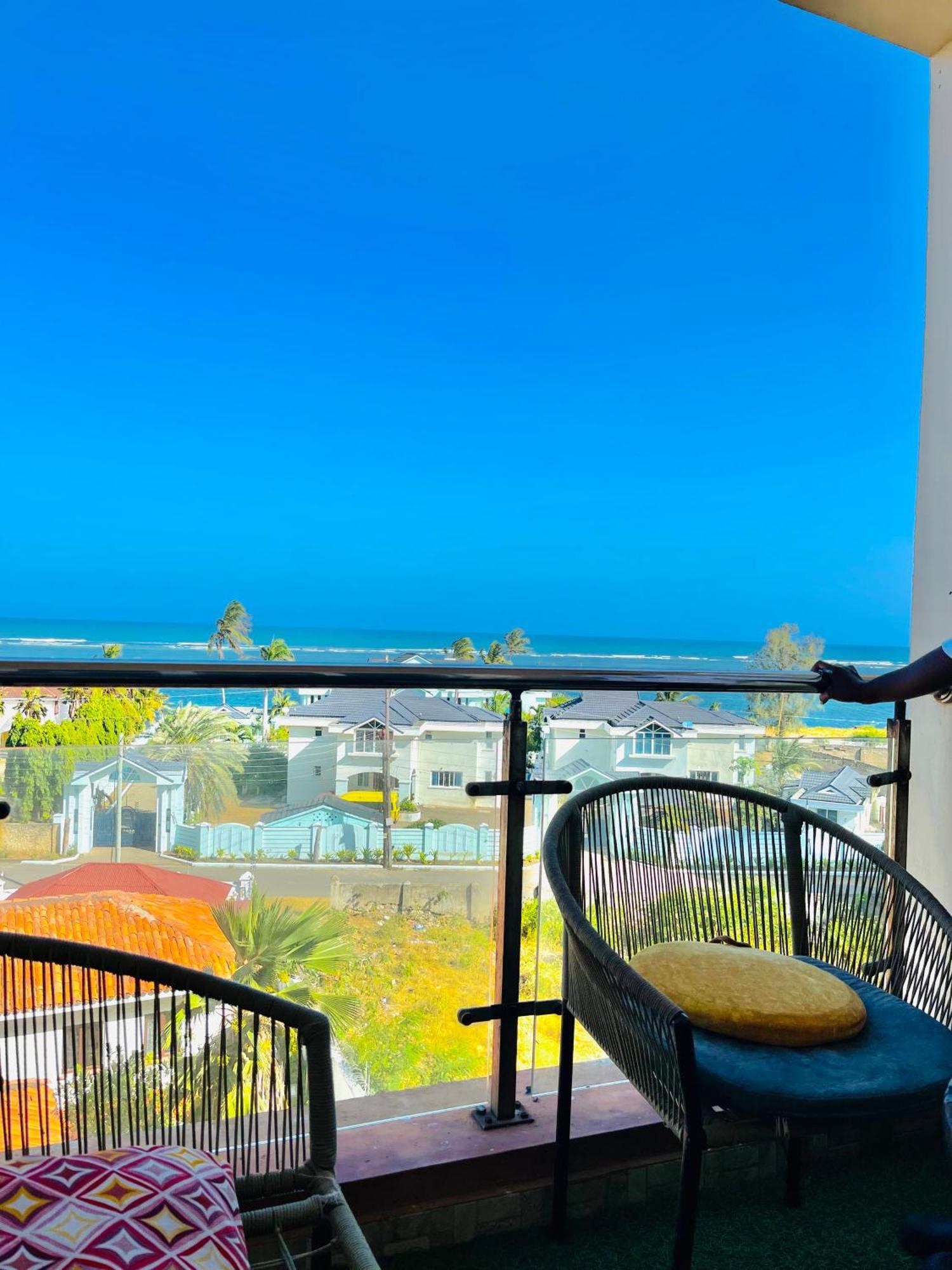 Elna'S Nyali - Work & Unwind - Pool, Sea Views, Ac & Fast Wi-Fi Bed & Breakfast Mombasa Exterior foto