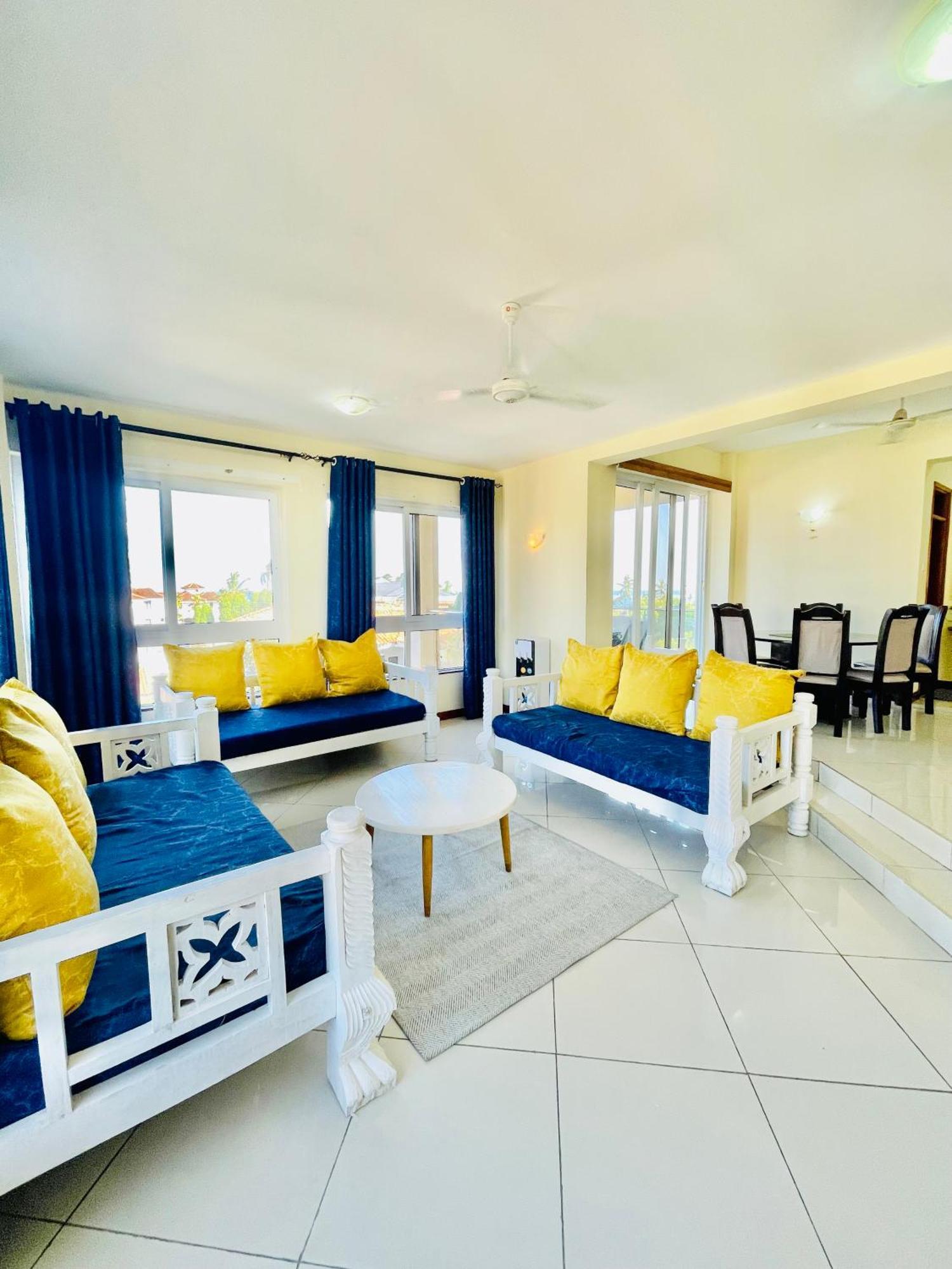 Elna'S Nyali - Work & Unwind - Pool, Sea Views, Ac & Fast Wi-Fi Bed & Breakfast Mombasa Exterior foto