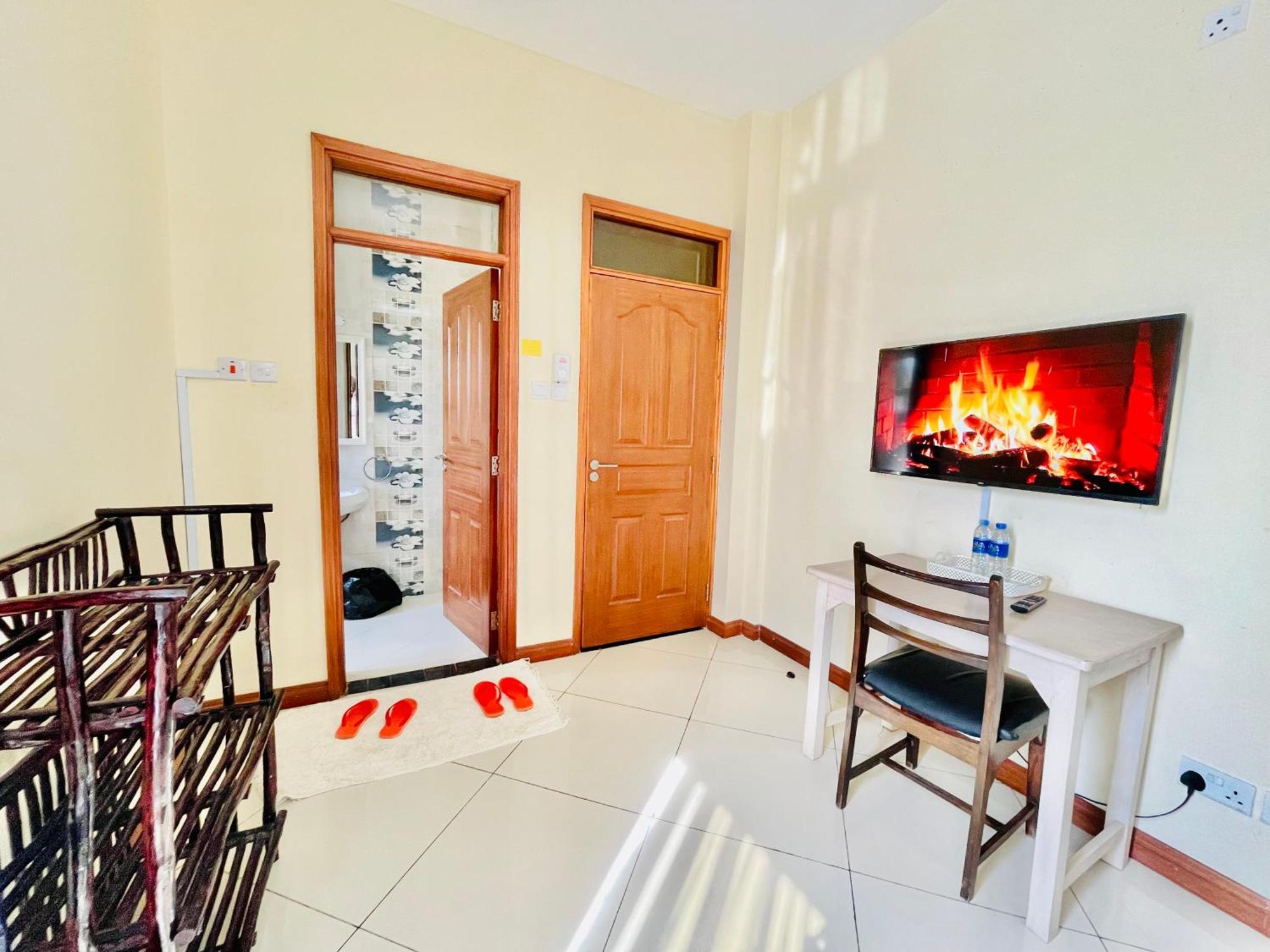Elna'S Nyali - Work & Unwind - Pool, Sea Views, Ac & Fast Wi-Fi Bed & Breakfast Mombasa Exterior foto