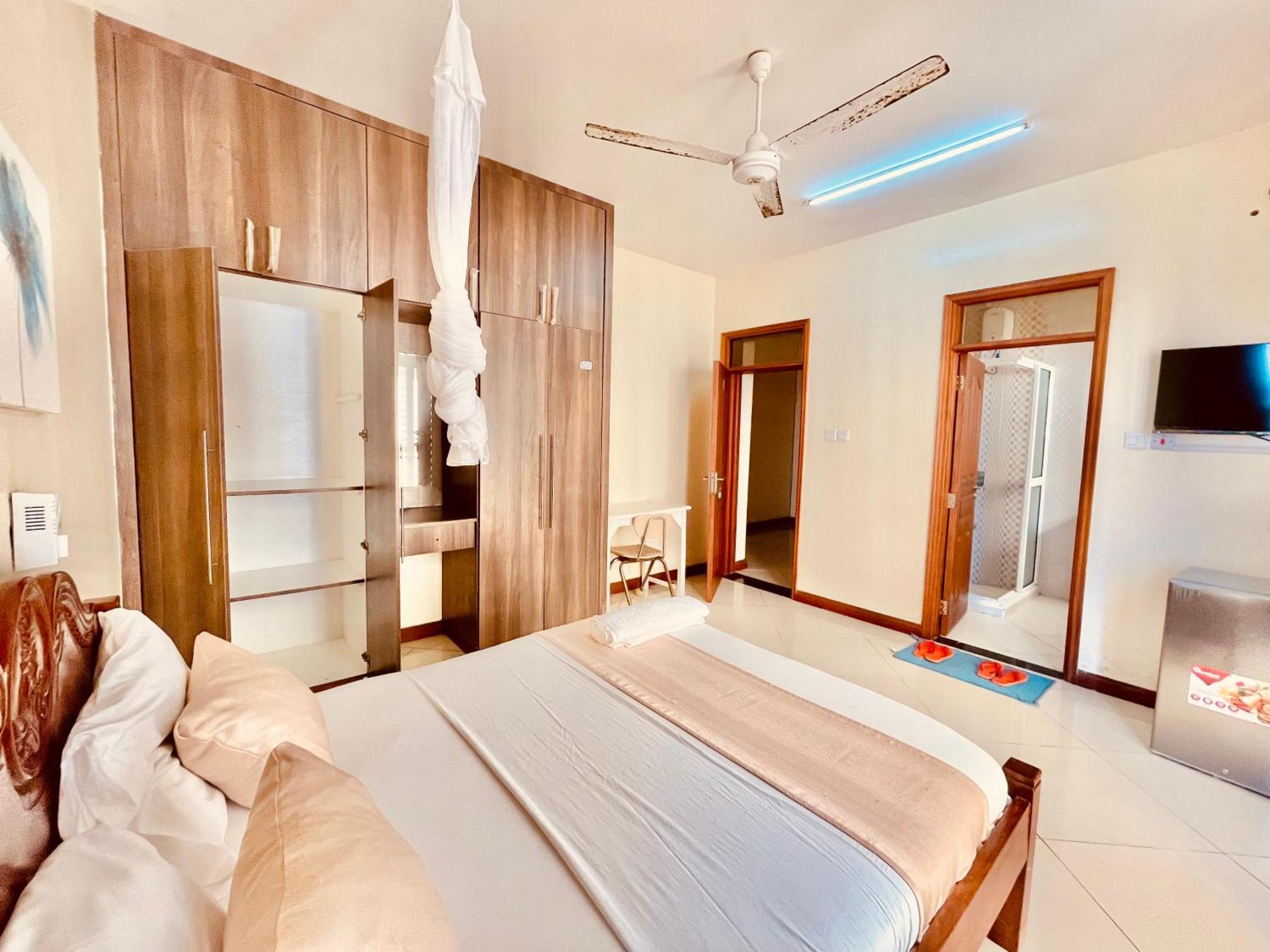 Elna'S Nyali - Work & Unwind - Pool, Sea Views, Ac & Fast Wi-Fi Bed & Breakfast Mombasa Exterior foto